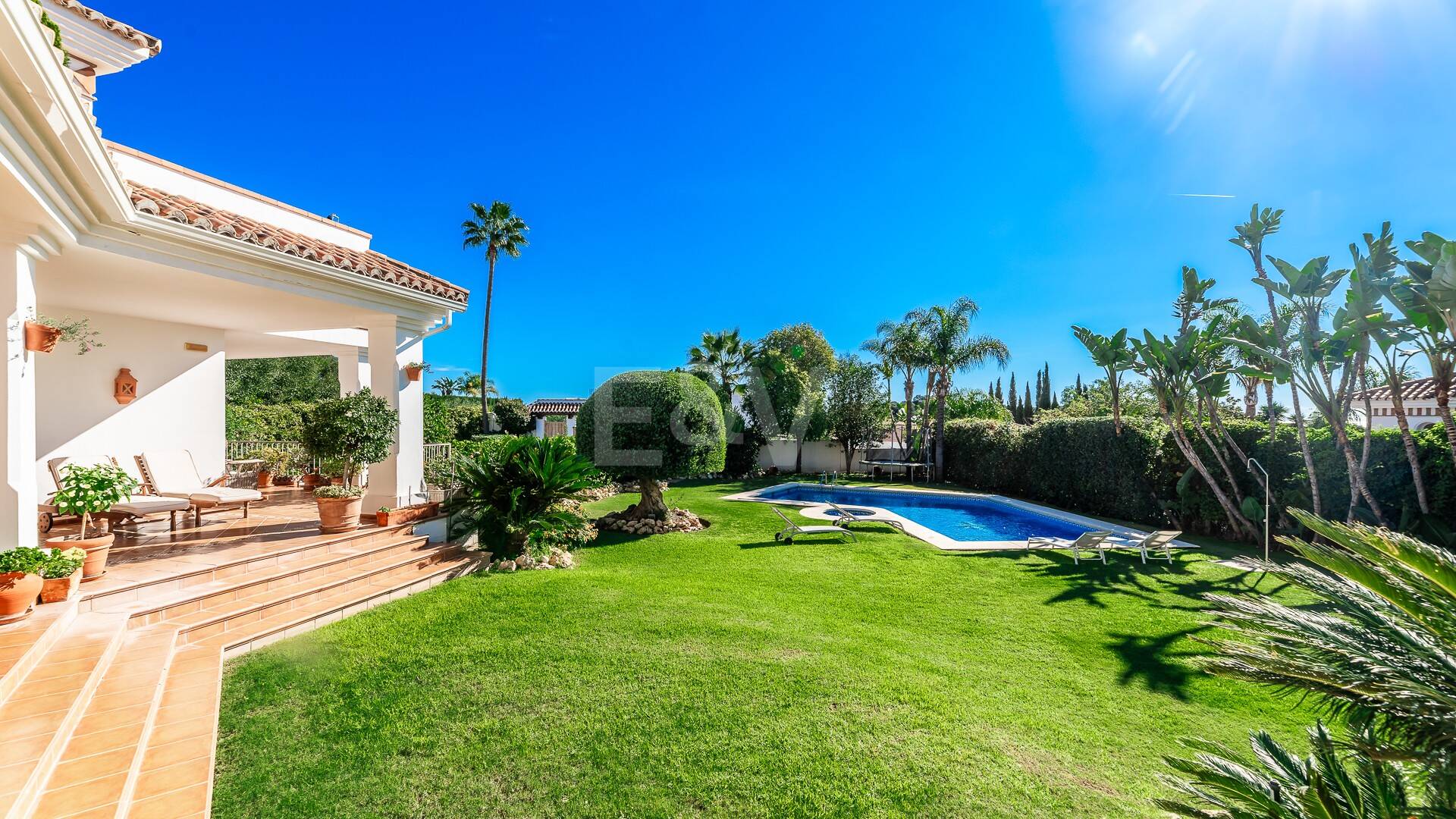 Large Andalusian villa with sea view in Paraiso Alto