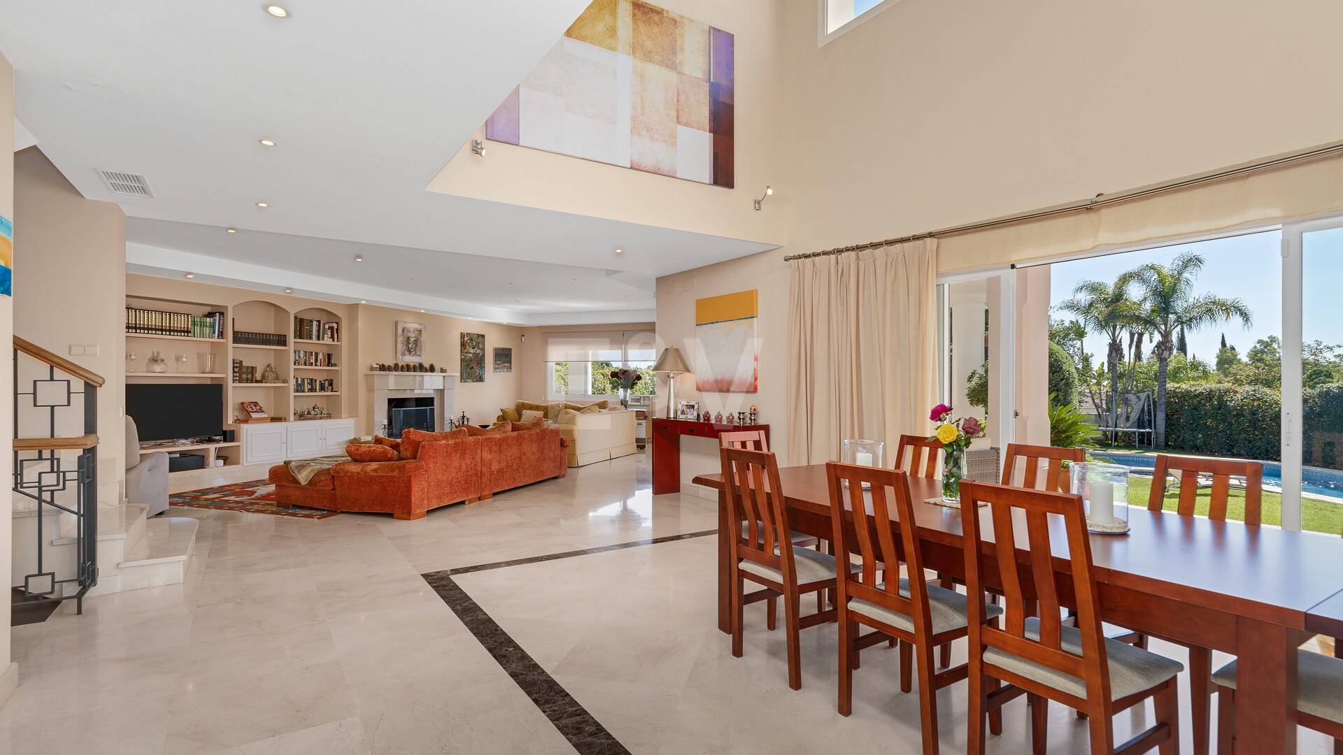 Amplia villa andaluza con vistas al mar en Paraíso Alto