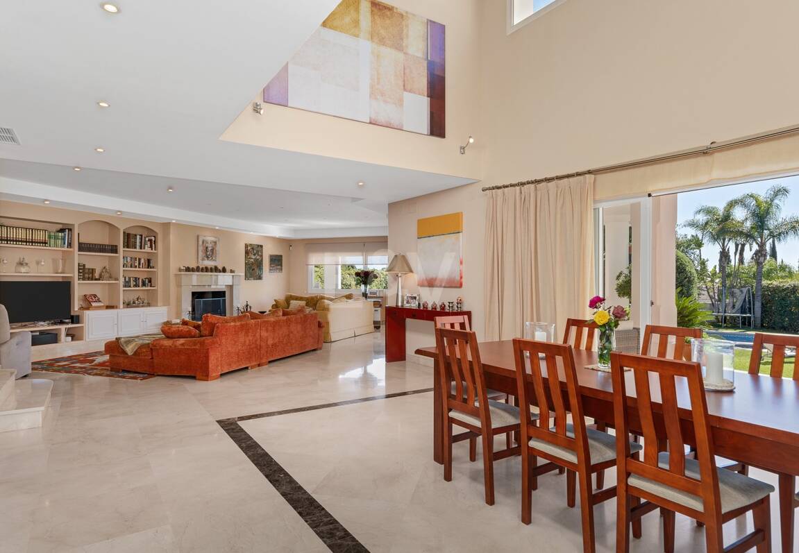 Large Andalusian villa with sea view in Paraiso Alto