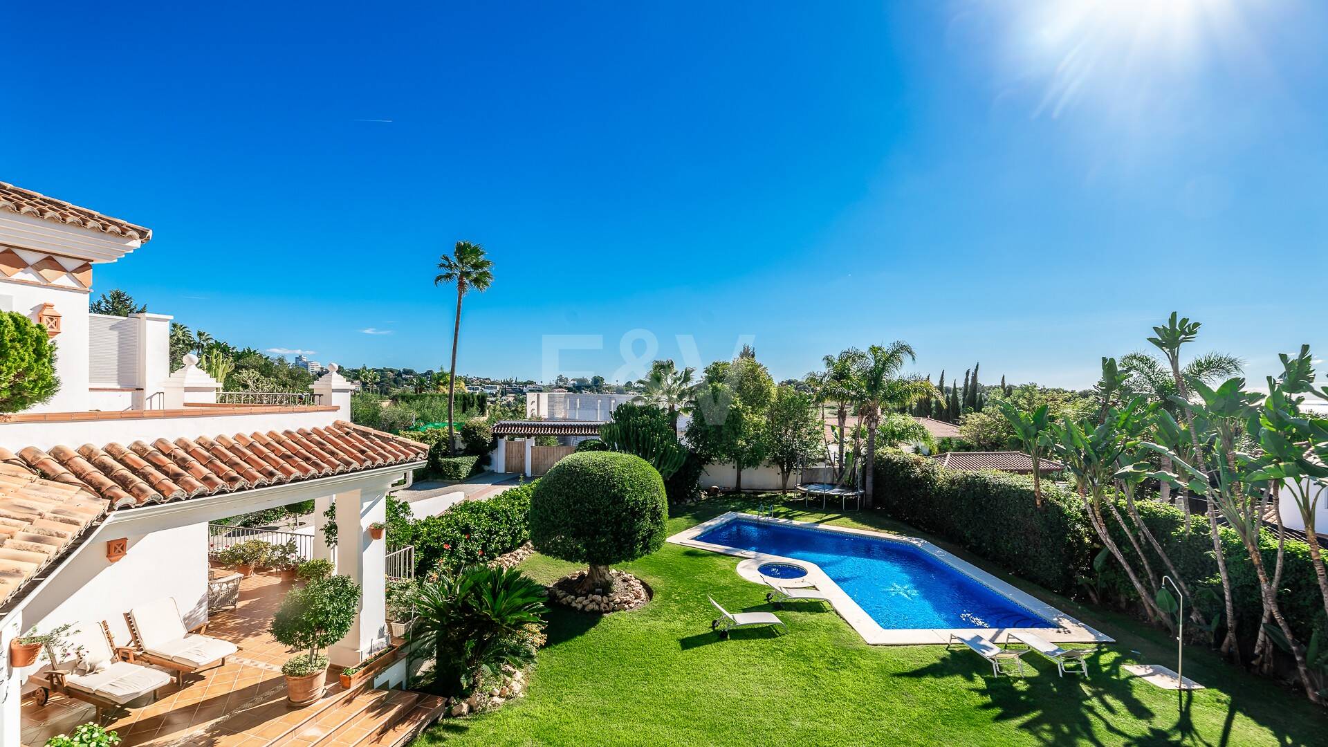 Large Andalusian villa with sea view in Paraiso Alto