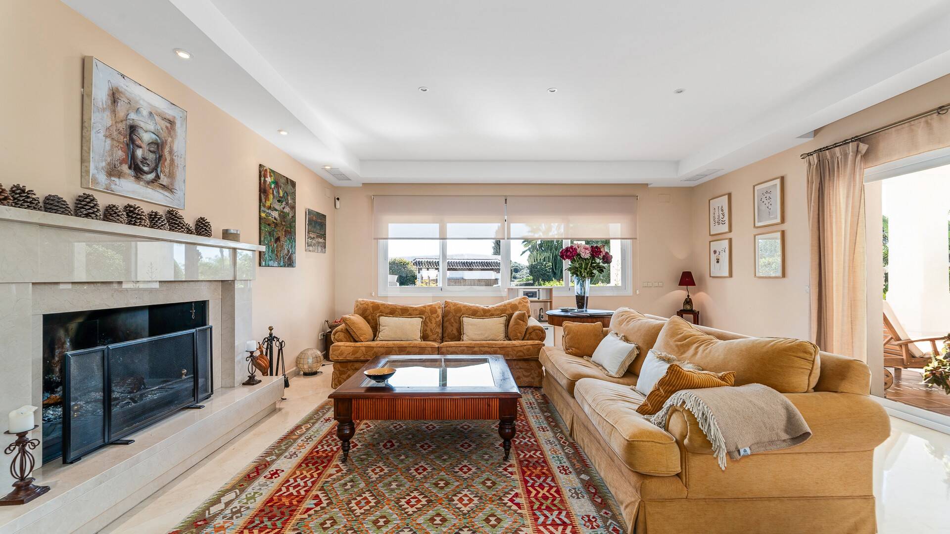 Large Andalusian villa with sea view in Paraiso Alto