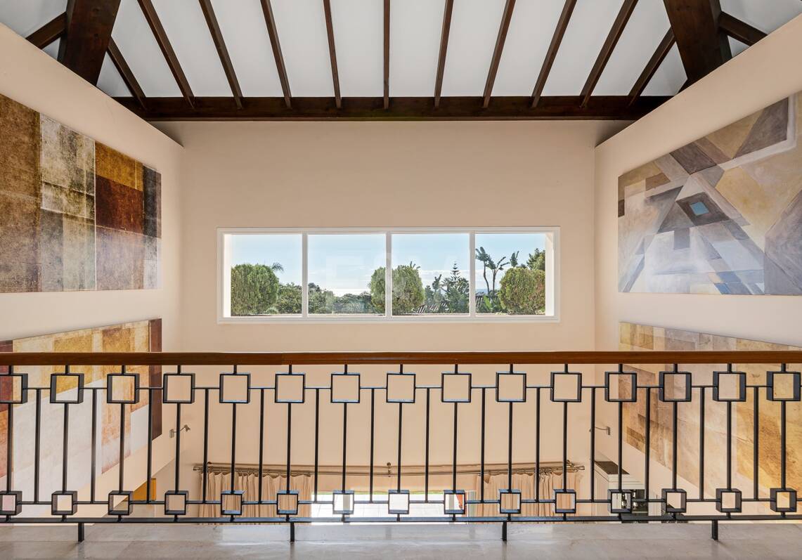 Amplia villa andaluza con vistas al mar en Paraíso Alto