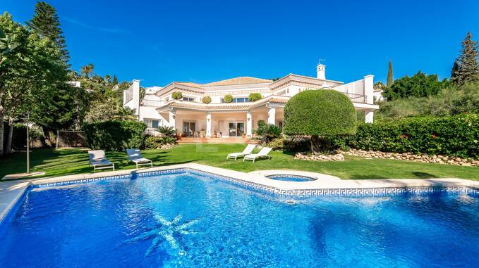 Stor andalusisk villa med havsutsikt i Paraiso Alto