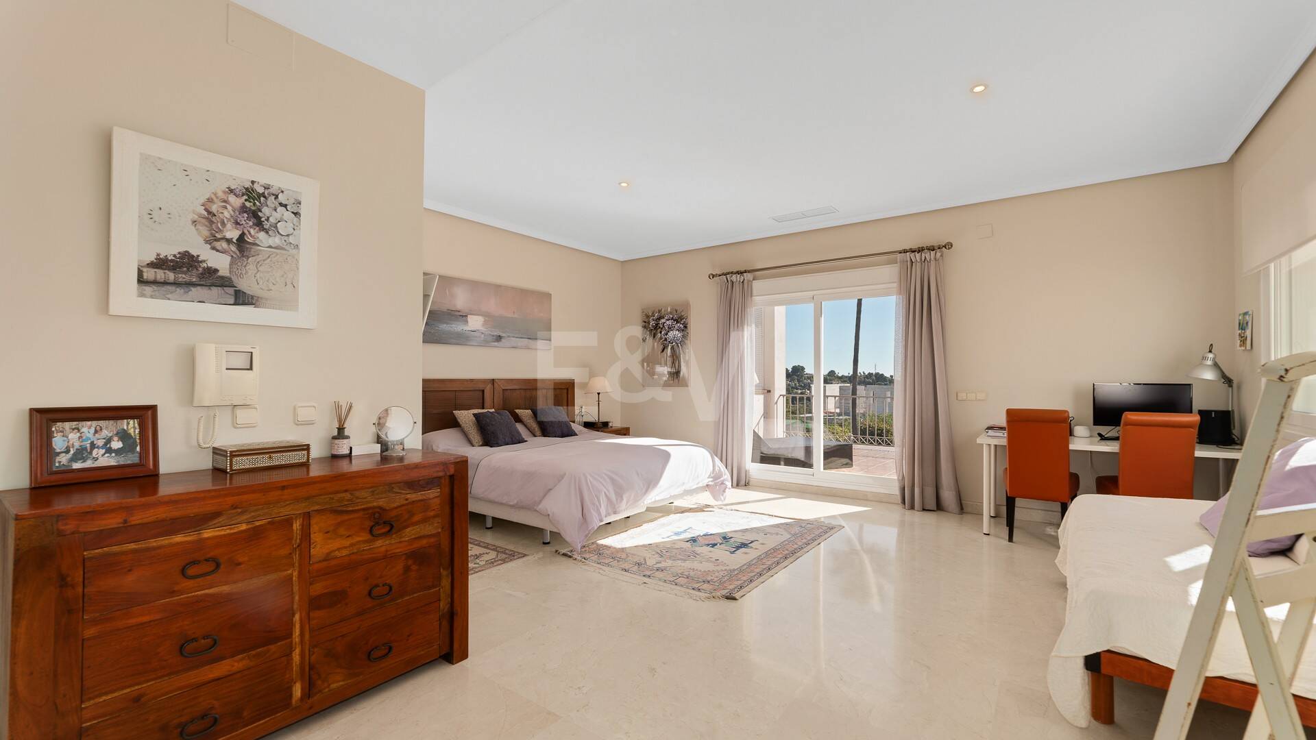 Large Andalusian villa with sea view in Paraiso Alto