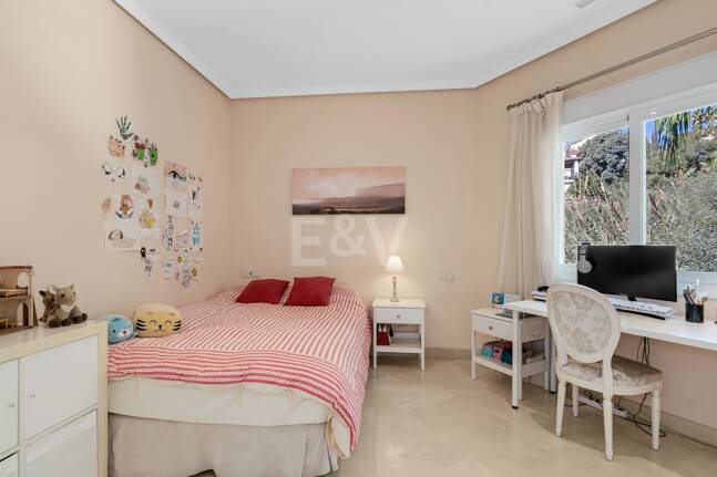 Large Andalusian villa with sea view in Paraiso Alto