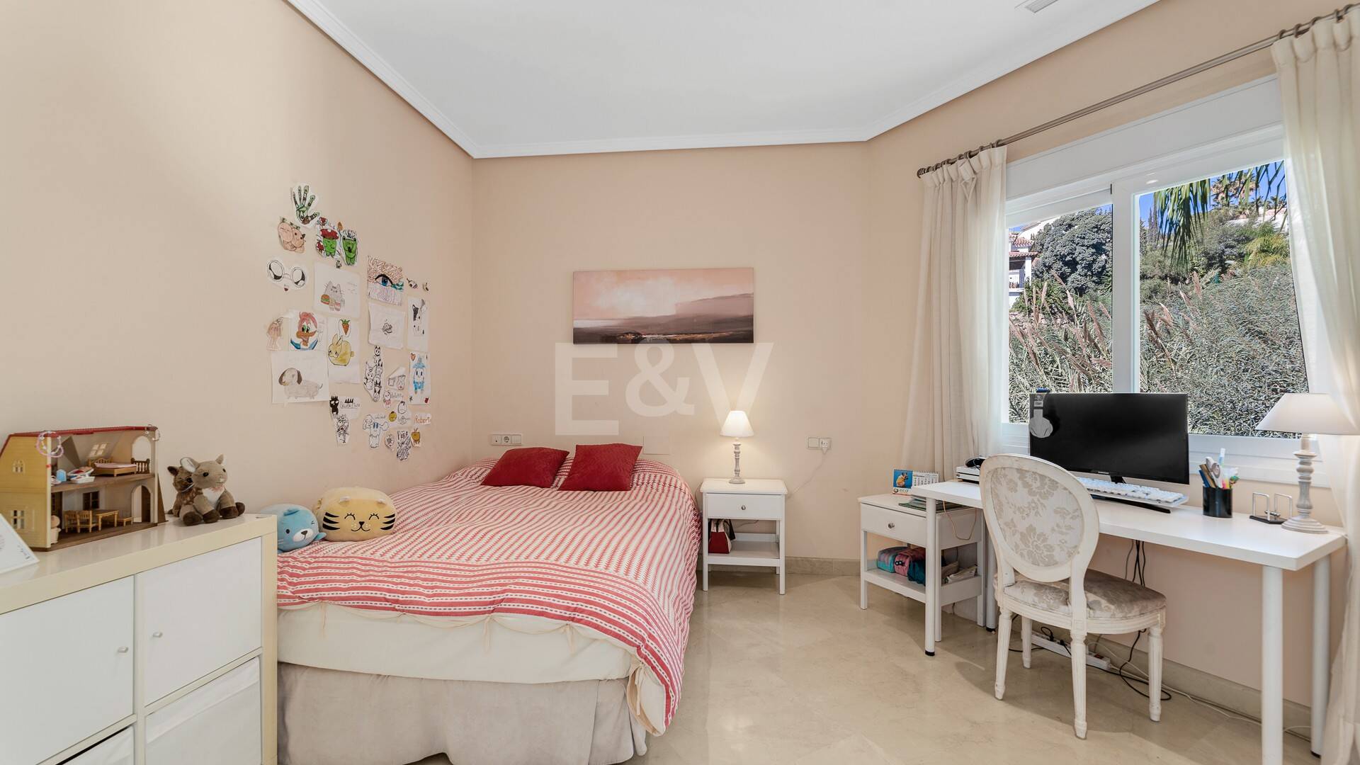 Amplia villa andaluza con vistas al mar en Paraíso Alto