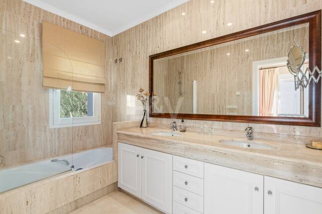 Large Andalusian villa with sea view in Paraiso Alto