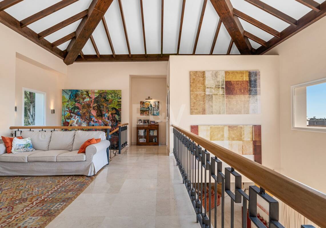 Amplia villa andaluza con vistas al mar en Paraíso Alto