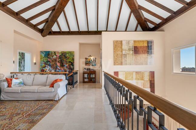 Large Andalusian villa with sea view in Paraiso Alto