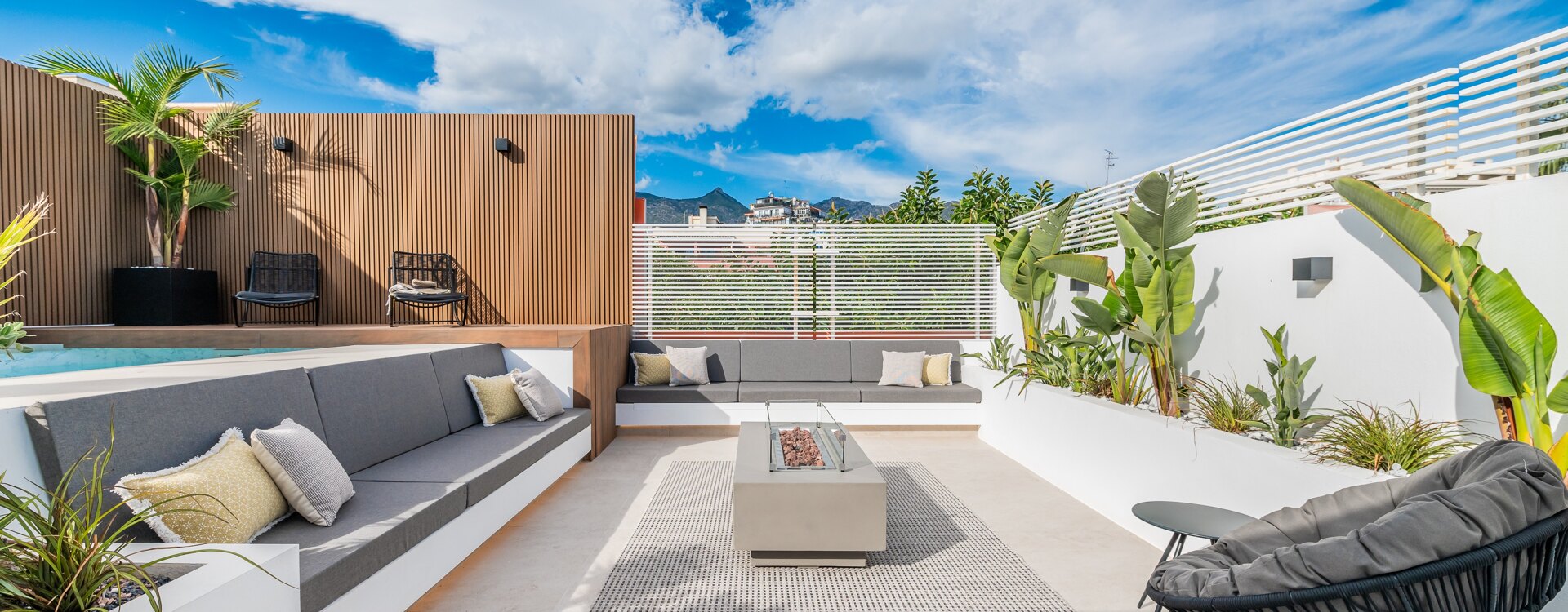 Luxuriöse Duplex-Dachgeschoßwohnung in Marbella mit atemberaubender Dachterrasse und erstklassiger Lage