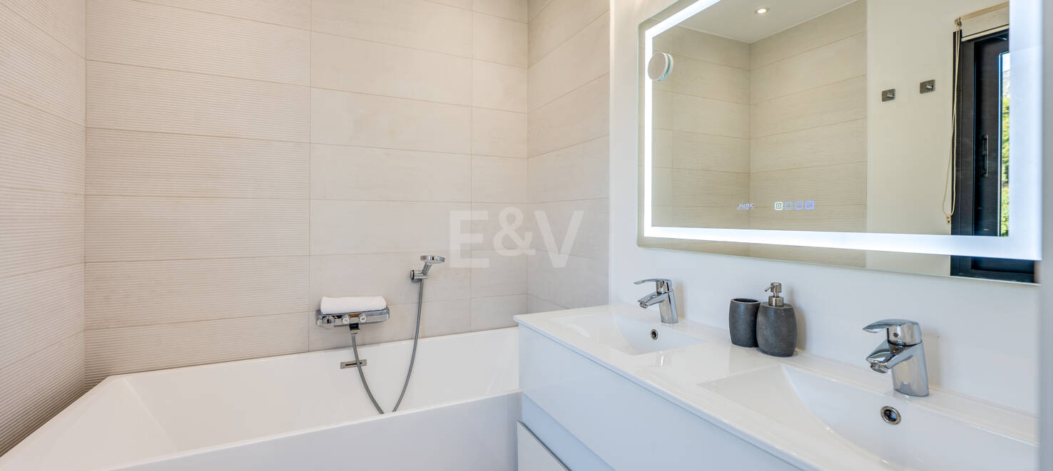 Elegante vivienda en Marbella con vistas al mar