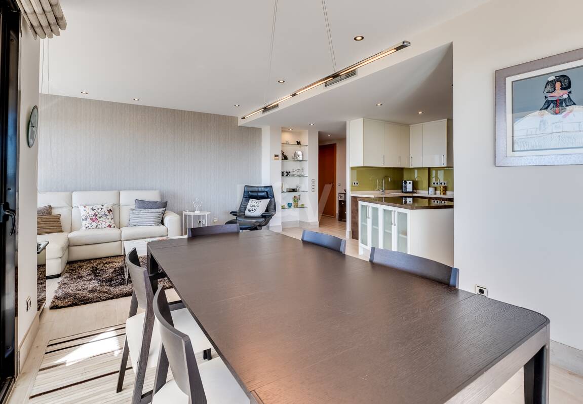 Renoverad Penthouse med spektakulär Öppna havet Visa i Altos de los Monteros