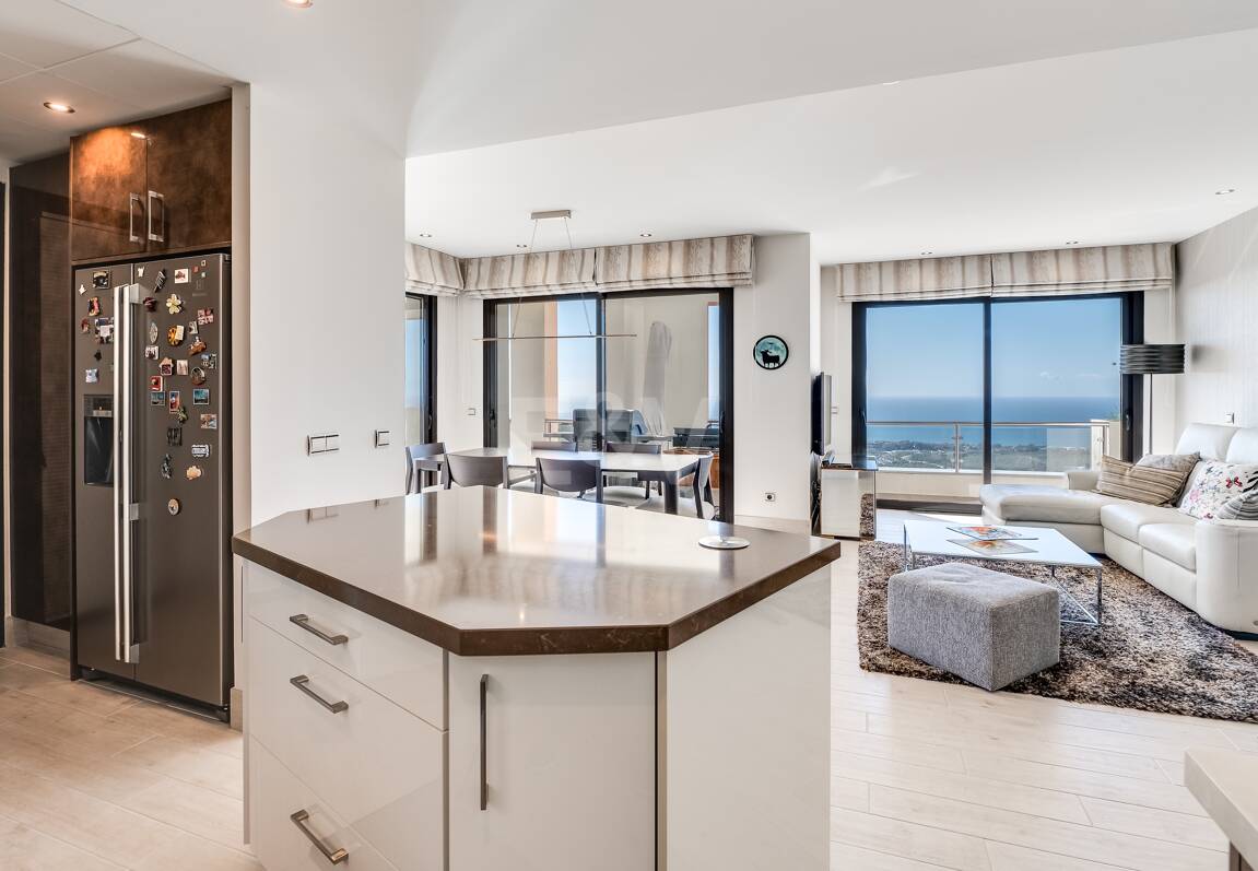 Renoverad Penthouse med spektakulär Öppna havet Visa i Altos de los Monteros