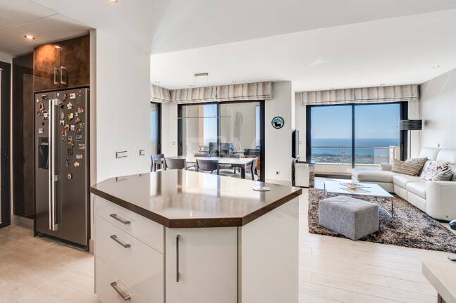 Renoverad Penthouse med spektakulär Öppna havet Visa i Altos de los Monteros