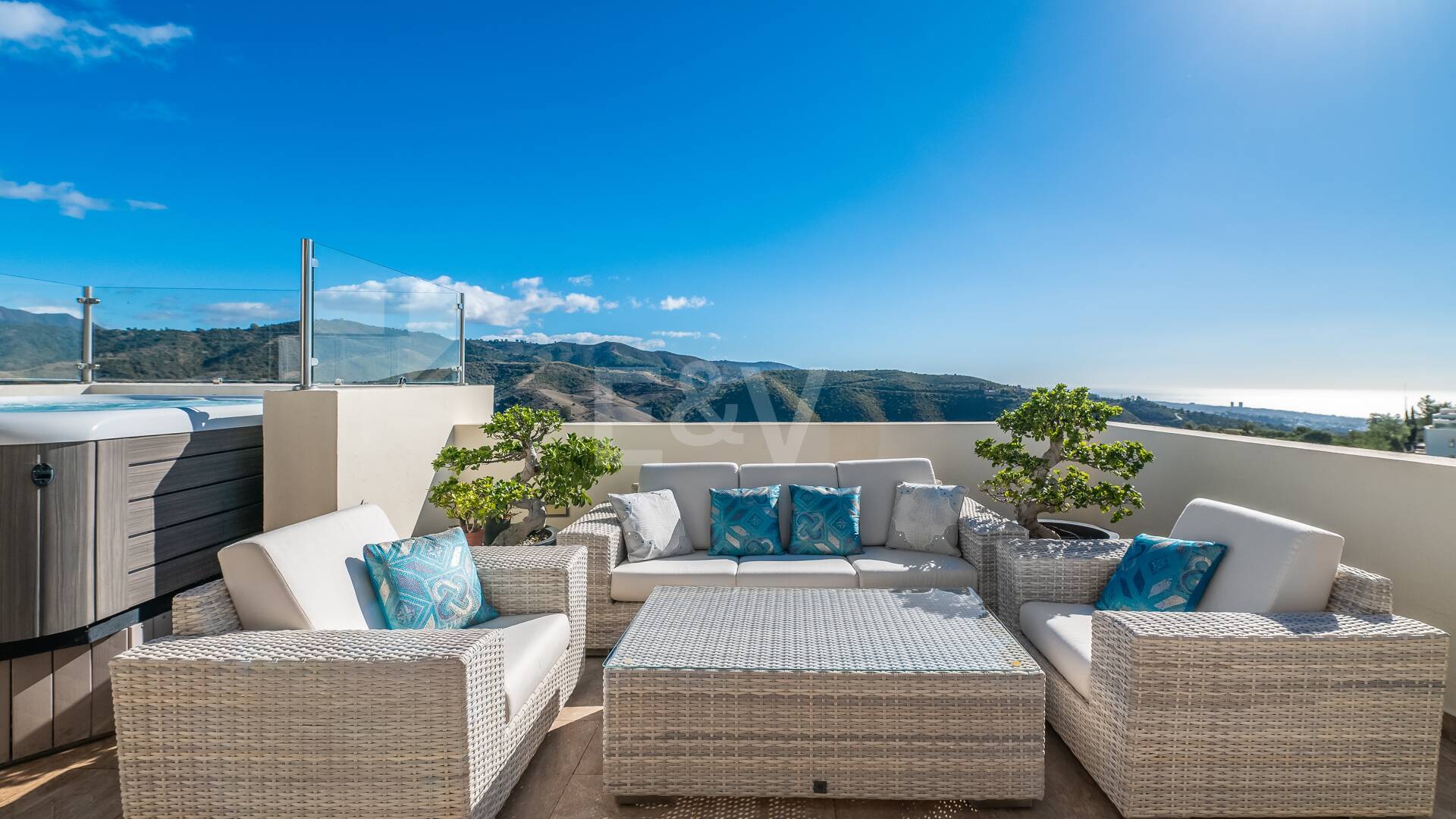 Renoverad Penthouse med spektakulär Öppna havet Visa i Altos de los Monteros