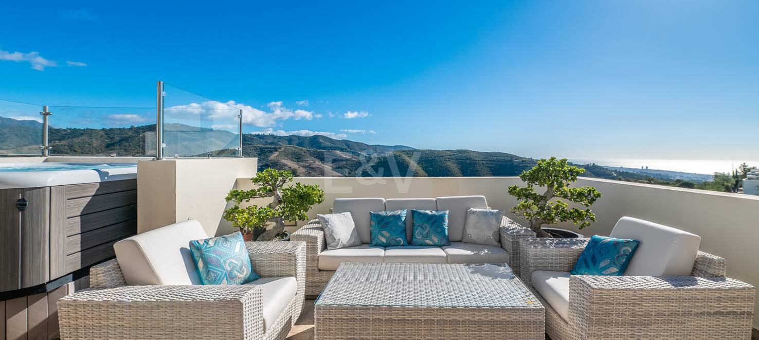 Renoverad Penthouse med spektakulär Öppna havet Visa i Altos de los Monteros