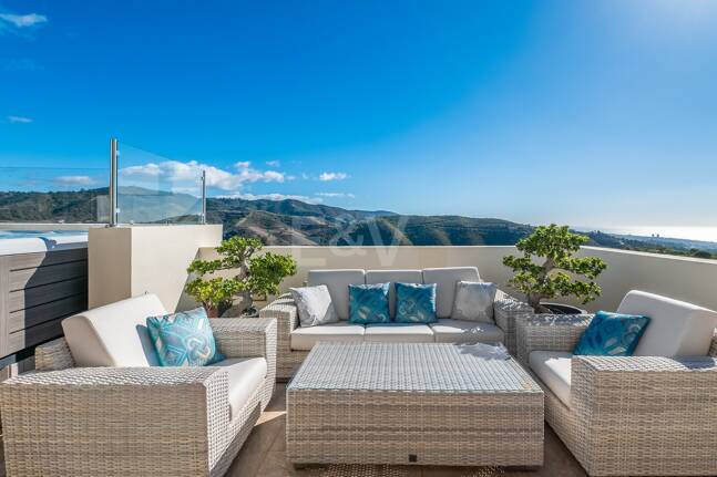 Renoverad Penthouse med spektakulär Öppna havet Visa i Altos de los Monteros