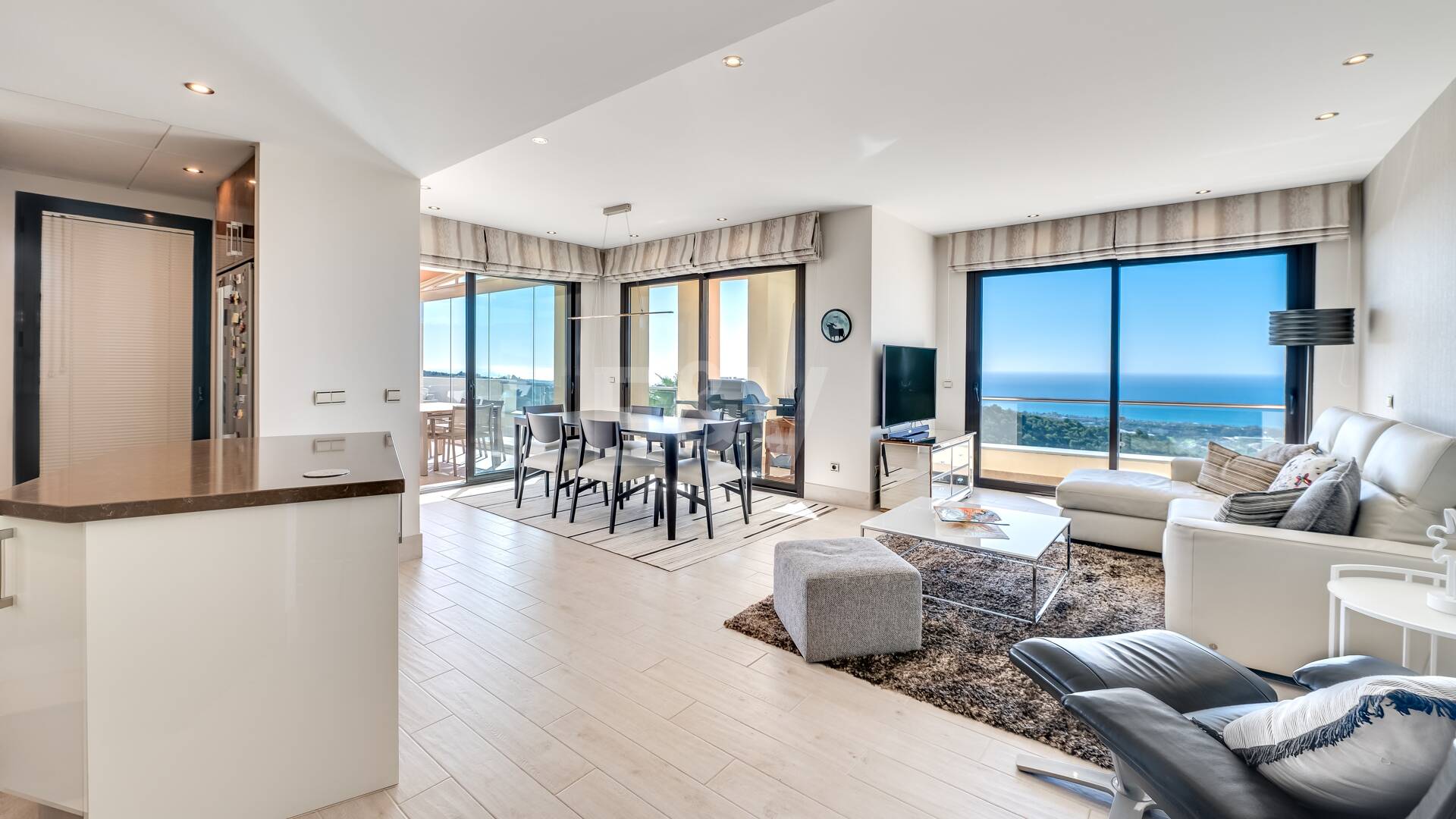 Refurbished Penthouse with Spectacular Open Sea View in Altos de los Monteros