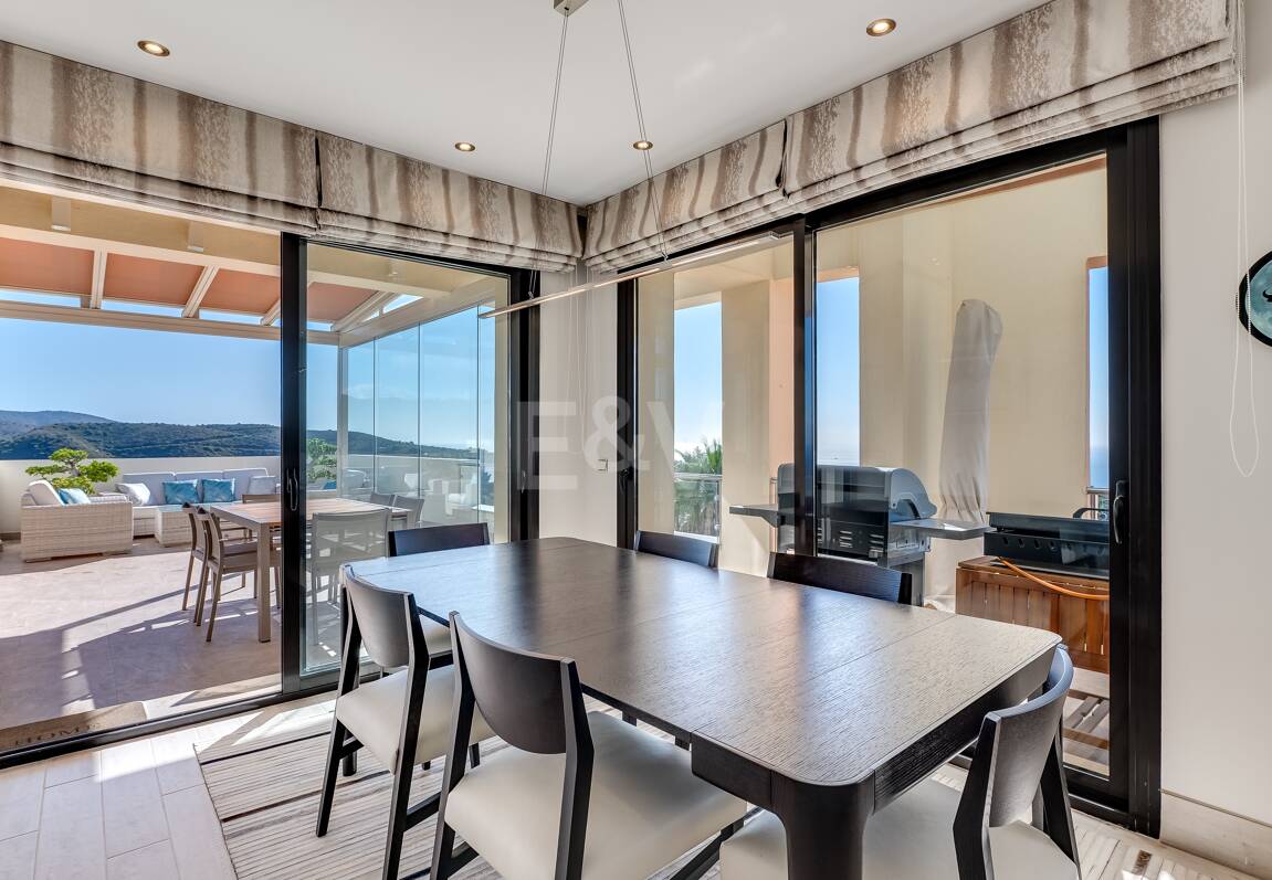Renoverad Penthouse med spektakulär Öppna havet Visa i Altos de los Monteros