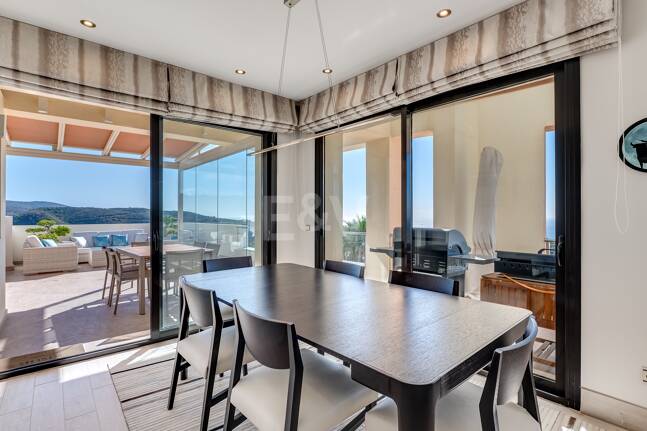 Renoverad Penthouse med spektakulär Öppna havet Visa i Altos de los Monteros