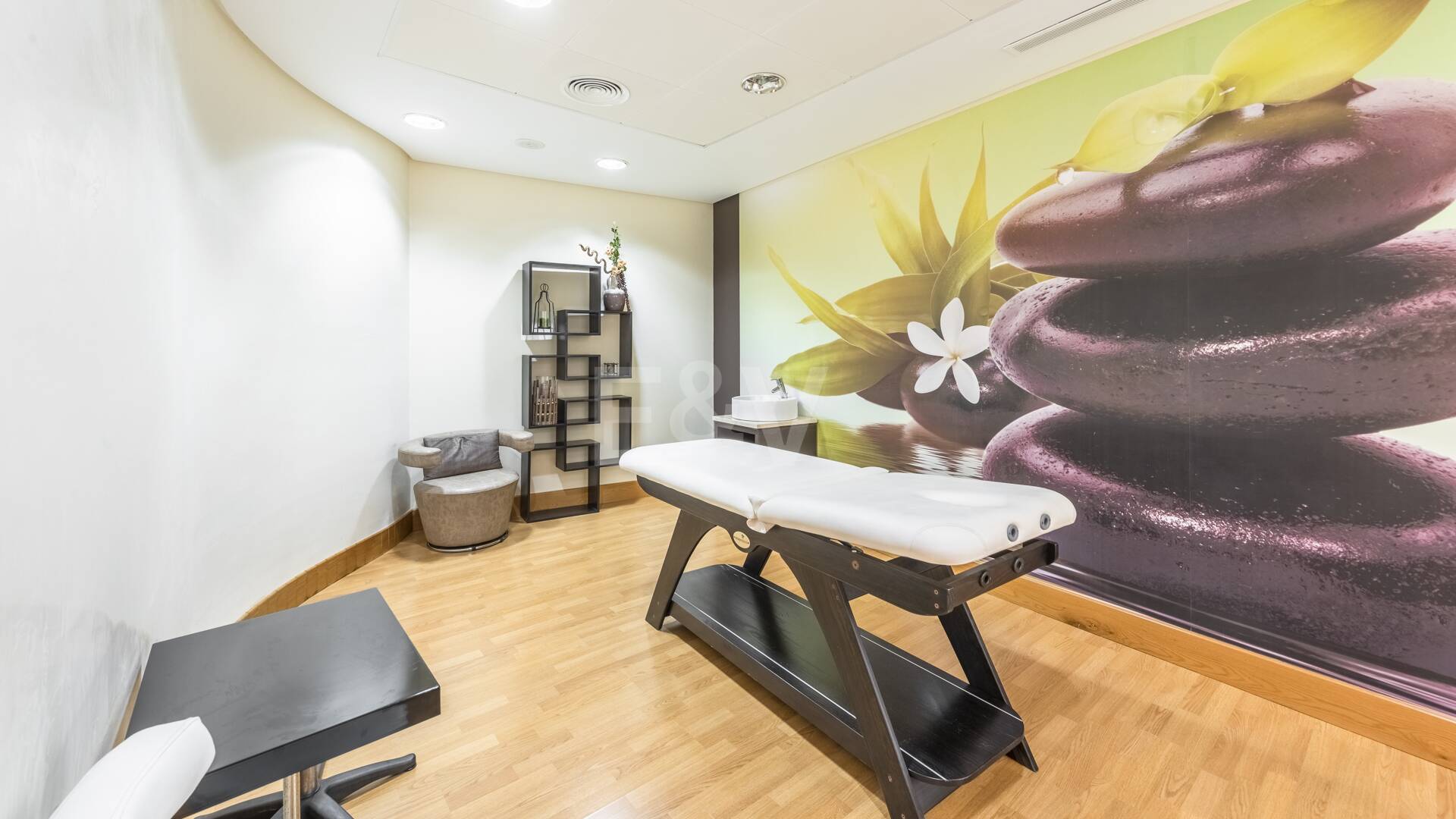 Refurbished Penthouse with Spectacular Open Sea View in Altos de los Monteros