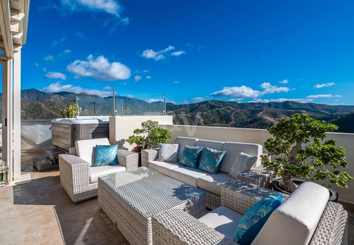 Renoverad Penthouse med spektakulär Öppna havet Visa i Altos de los Monteros