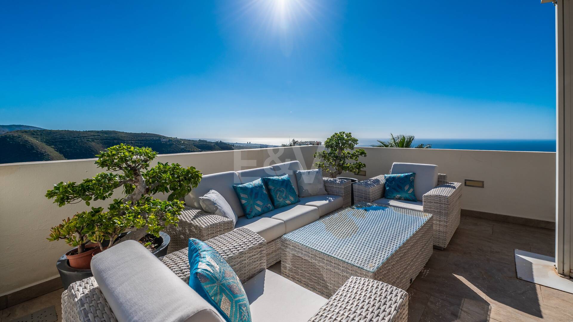 Refurbished Penthouse with Spectacular Open Sea View in Altos de los Monteros