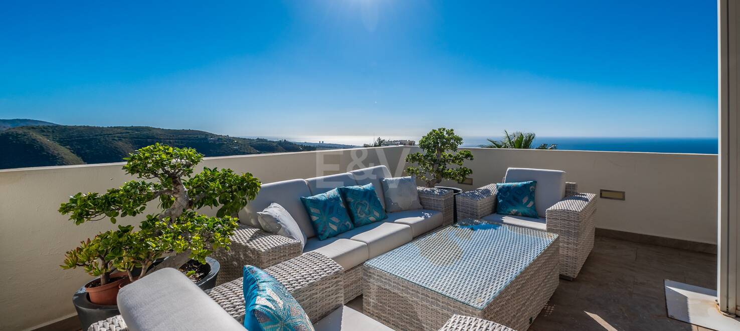 Renoverad Penthouse med spektakulär Öppna havet Visa i Altos de los Monteros