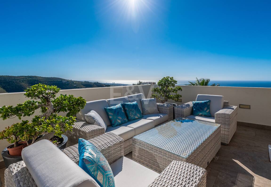 Renoverad Penthouse med spektakulär Öppna havet Visa i Altos de los Monteros