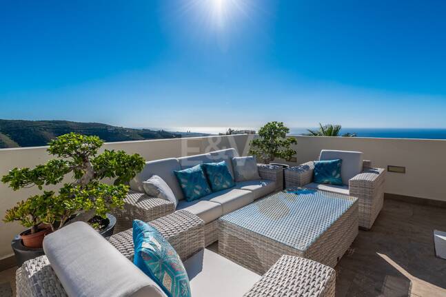 Renoverad Penthouse med spektakulär Öppna havet Visa i Altos de los Monteros