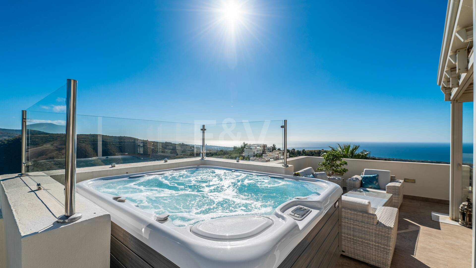 Refurbished Penthouse with Spectacular Open Sea View in Altos de los Monteros