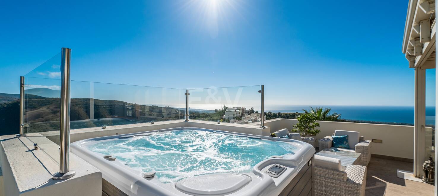 Renoverad Penthouse med spektakulär Öppna havet Visa i Altos de los Monteros