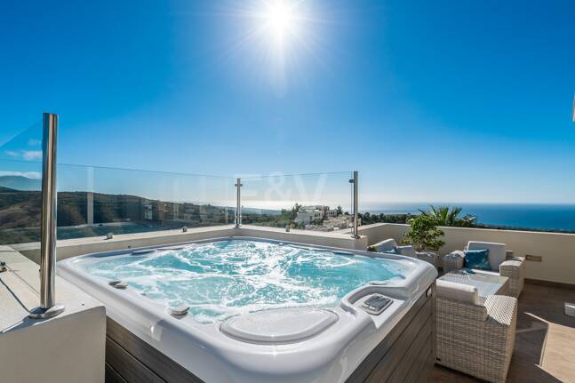Renoverad Penthouse med spektakulär Öppna havet Visa i Altos de los Monteros