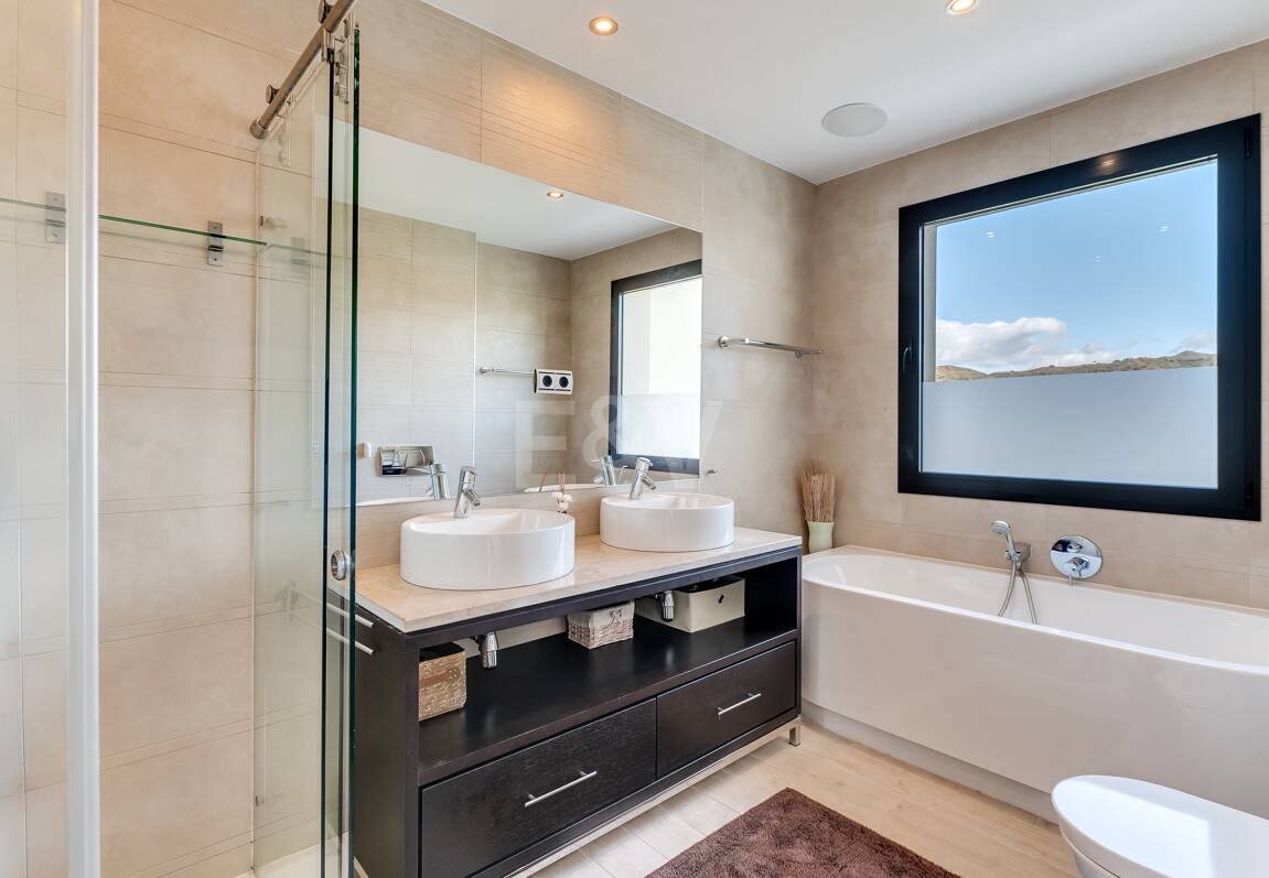 Renoverad Penthouse med spektakulär Öppna havet Visa i Altos de los Monteros