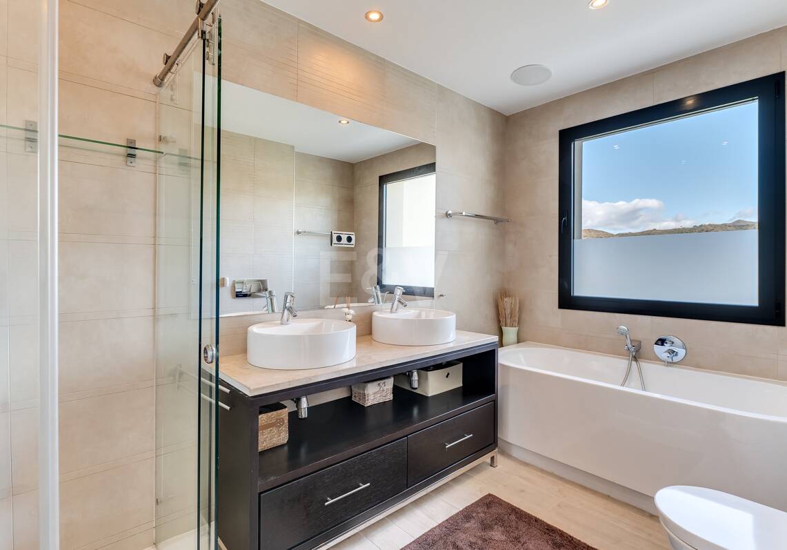 Przebudowany Penthouse ze Spectacular Morze otwarte Widok w Altos de los Monteros