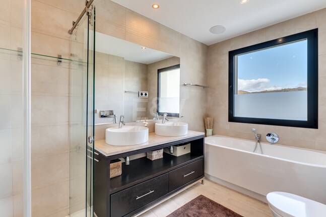 Renoverad Penthouse med spektakulär Öppna havet Visa i Altos de los Monteros