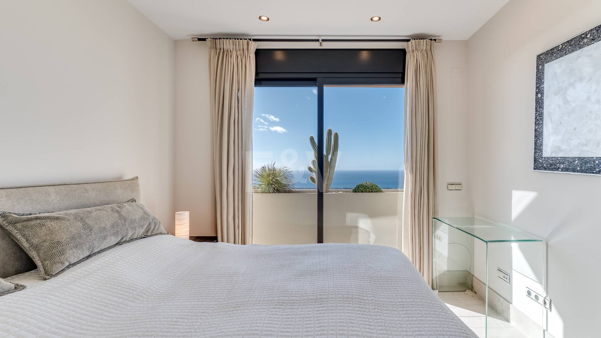 Refurbished Penthouse with Spectacular Open Sea View in Altos de los Monteros