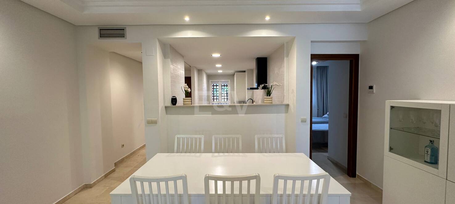 Apartamento de 2 habitaciones a 200m de la playa Alicate, Marbella