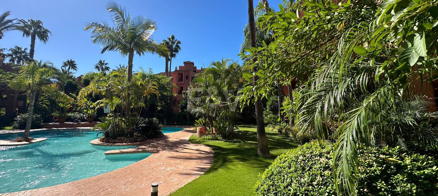 Apartamento de 2 habitaciones a 200m de la playa Alicate, Marbella