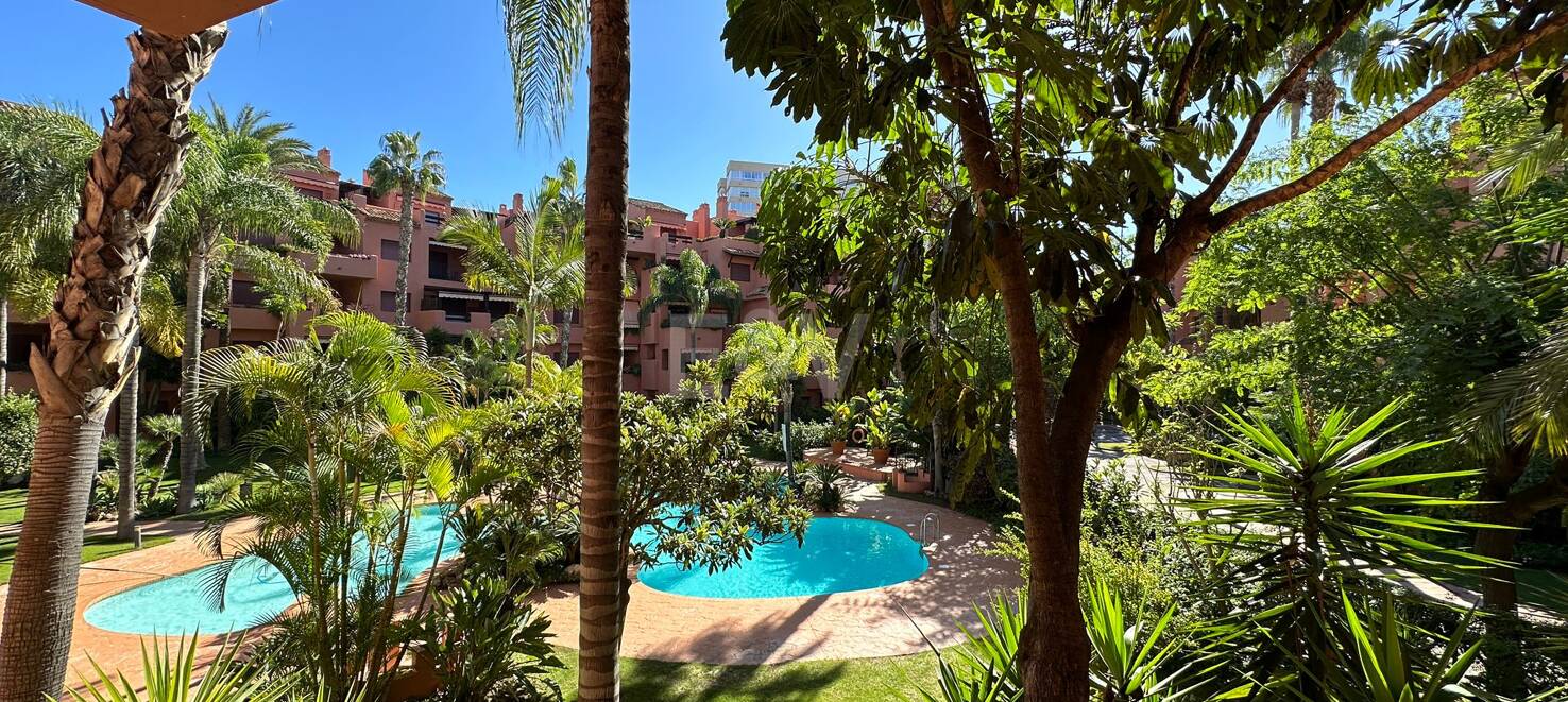 Apartamento de 2 habitaciones a 200m de la playa Alicate, Marbella