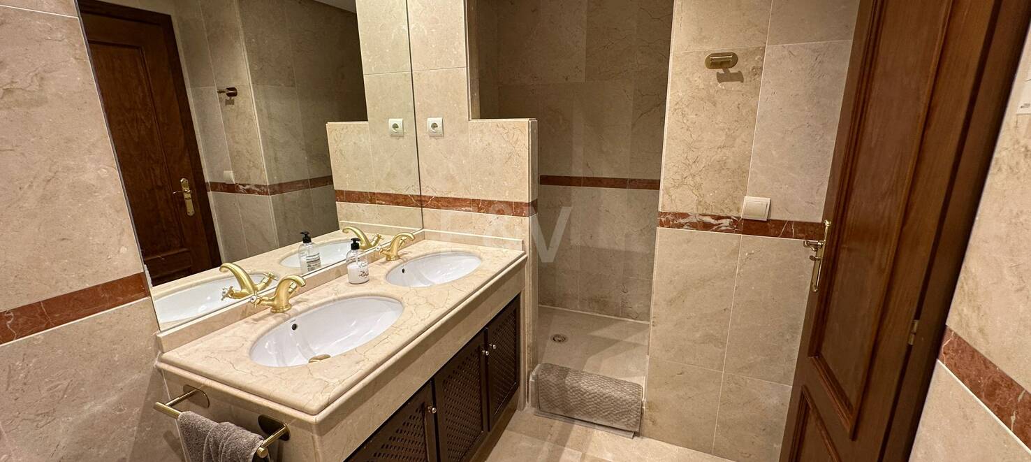 Apartamento de 2 habitaciones a 200m de la playa Alicate, Marbella