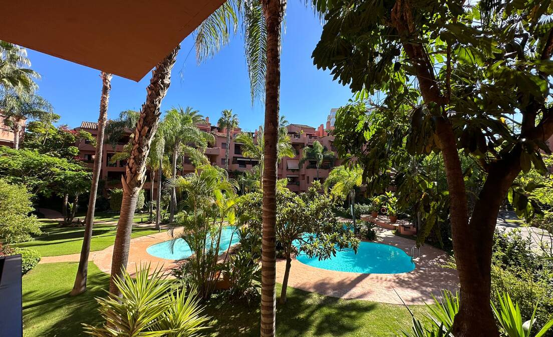 Apartamento de 2 habitaciones a 200m de la playa Alicate, Marbella