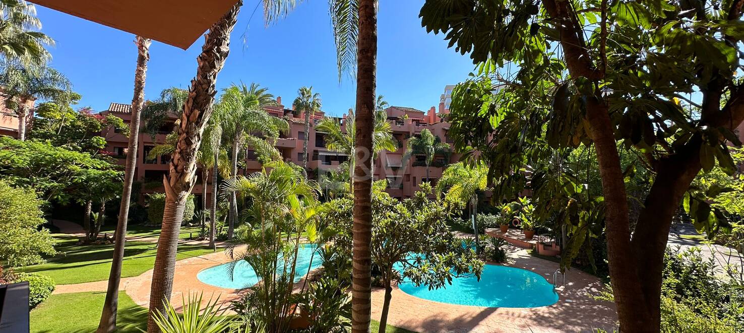 Apartamento de 2 habitaciones a 200m de la playa Alicate, Marbella