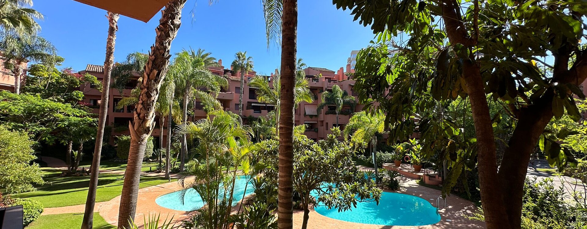 2 bedroom apartment 200m from the Alicate beach , Marbella