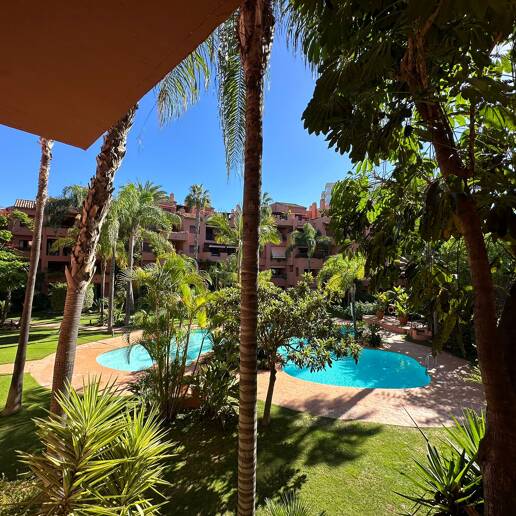 Apartamento de 2 habitaciones a 200m de la playa Alicate, Marbella