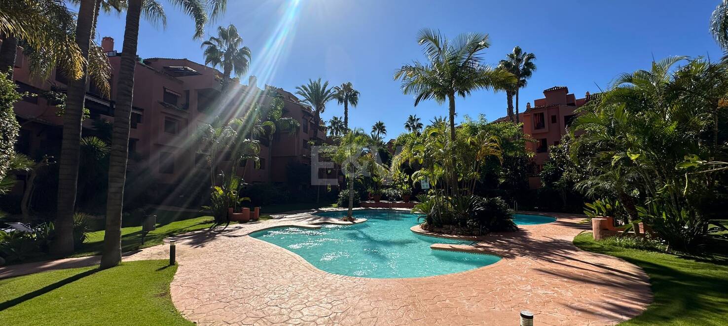 Apartamento de 2 habitaciones a 200m de la playa Alicate, Marbella