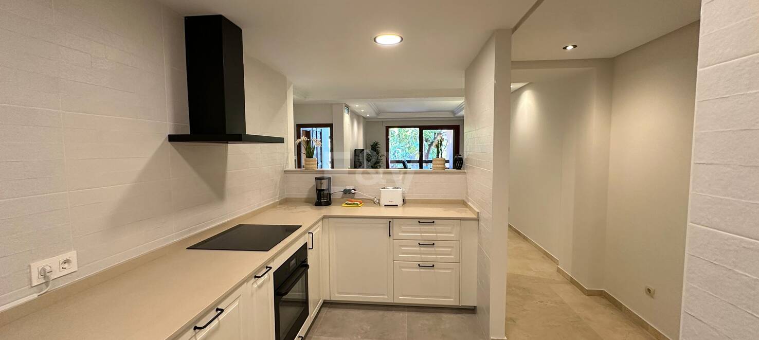 Apartamento de 2 habitaciones a 200m de la playa Alicate, Marbella