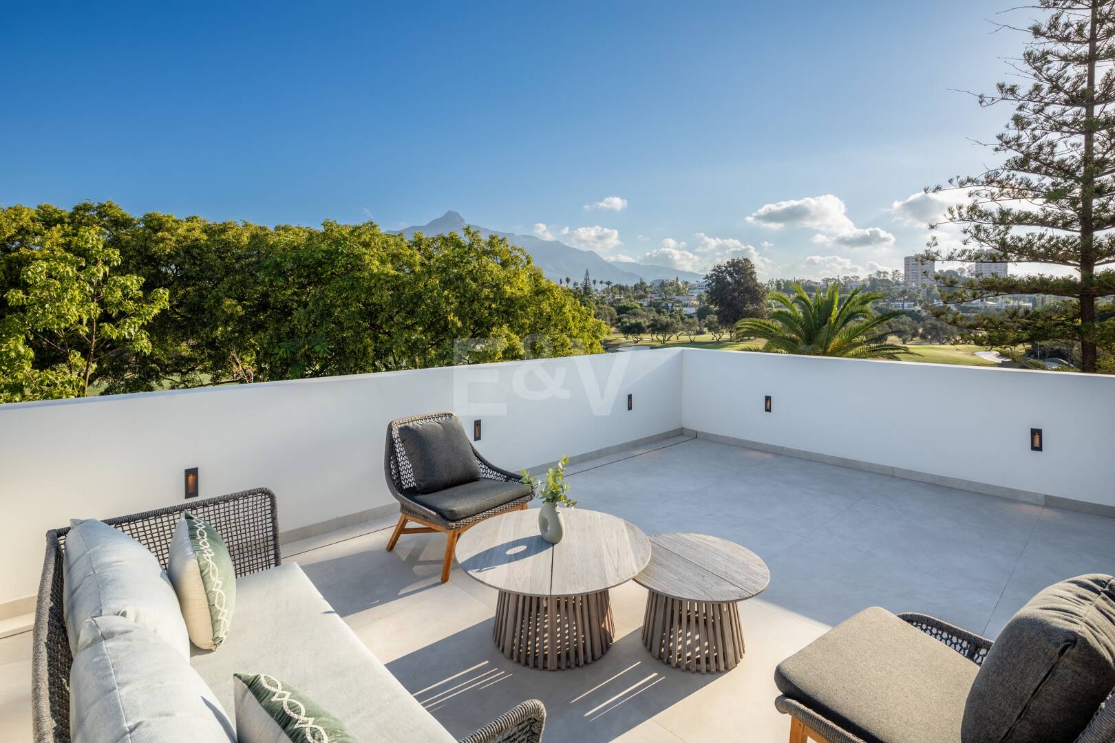 Luxurious Modern Design Villa Frontline Golf in Las Brisas