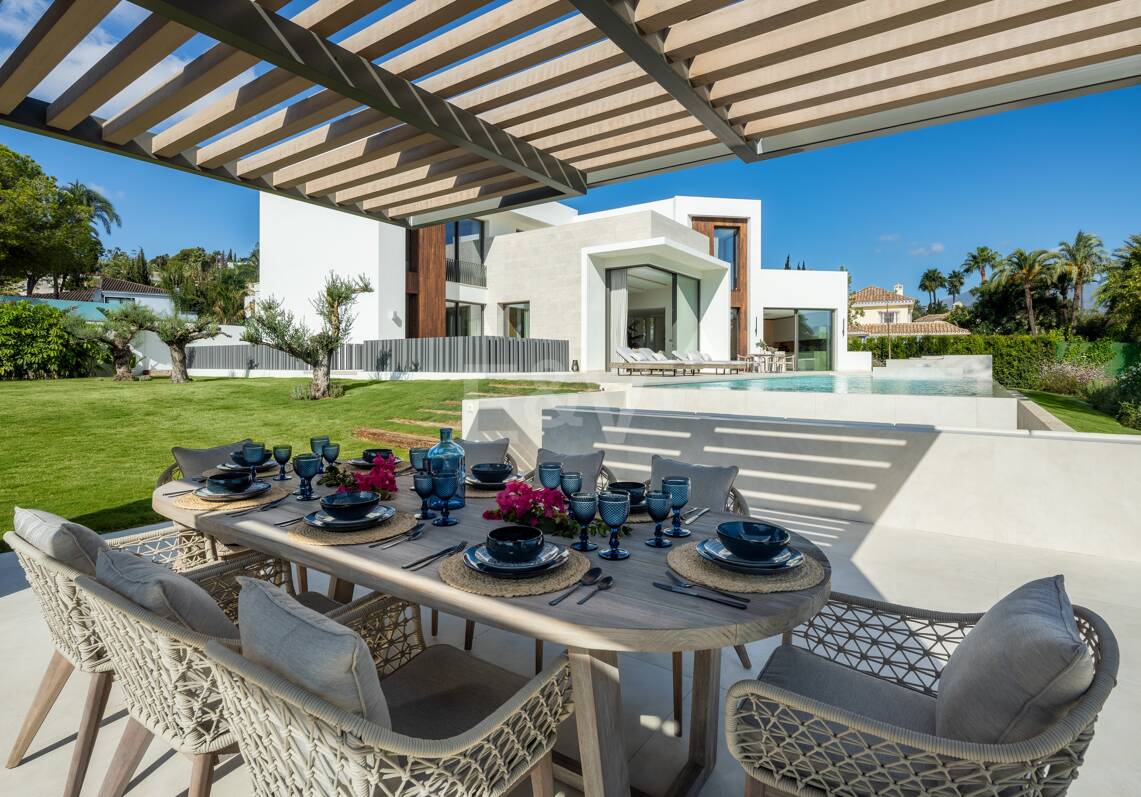 Luxurious Modern Design Villa Frontline Golf in Las Brisas