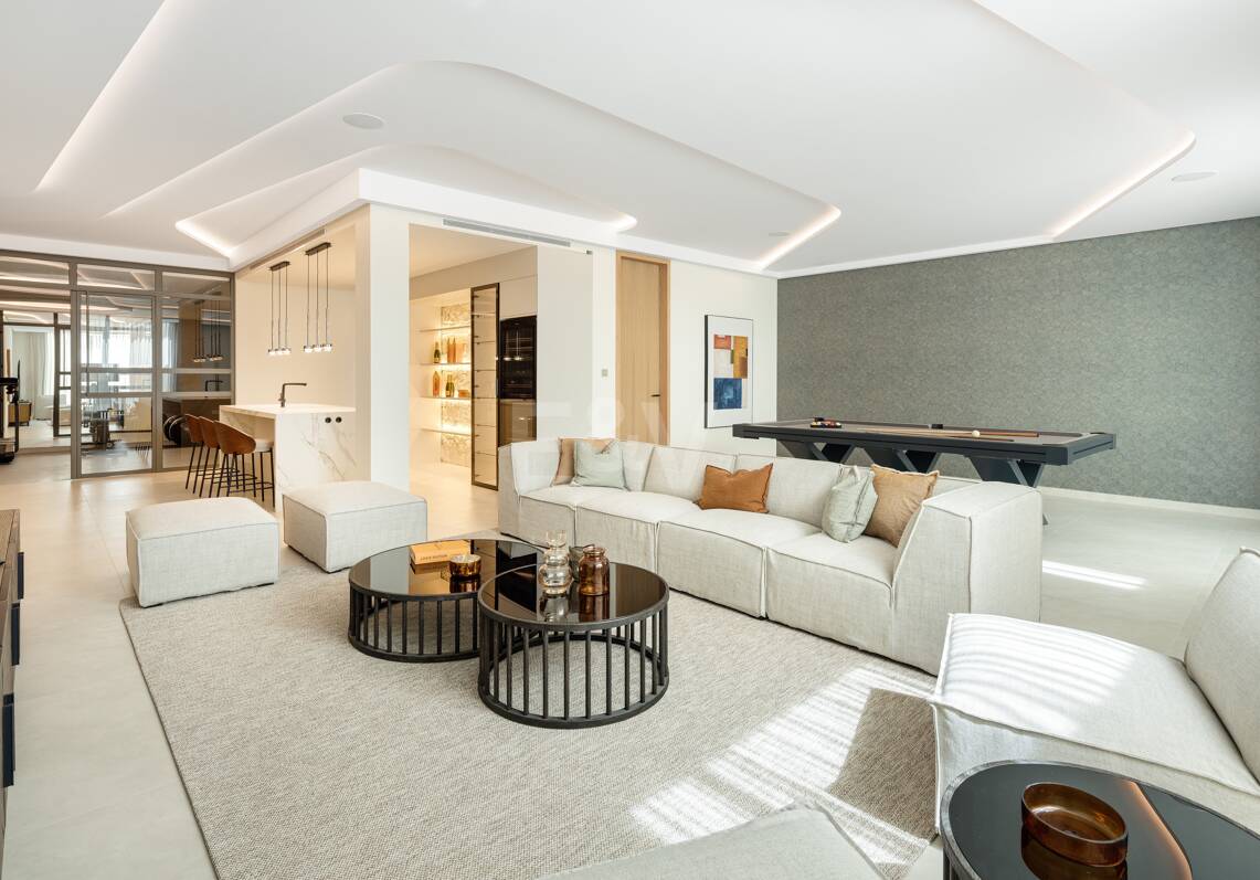 Luxurious Modern Design Villa Frontline Golf in Las Brisas